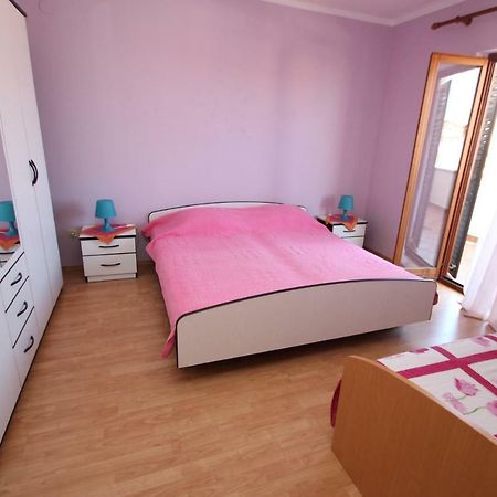 Apartment Sandi Vrsar Exterior photo