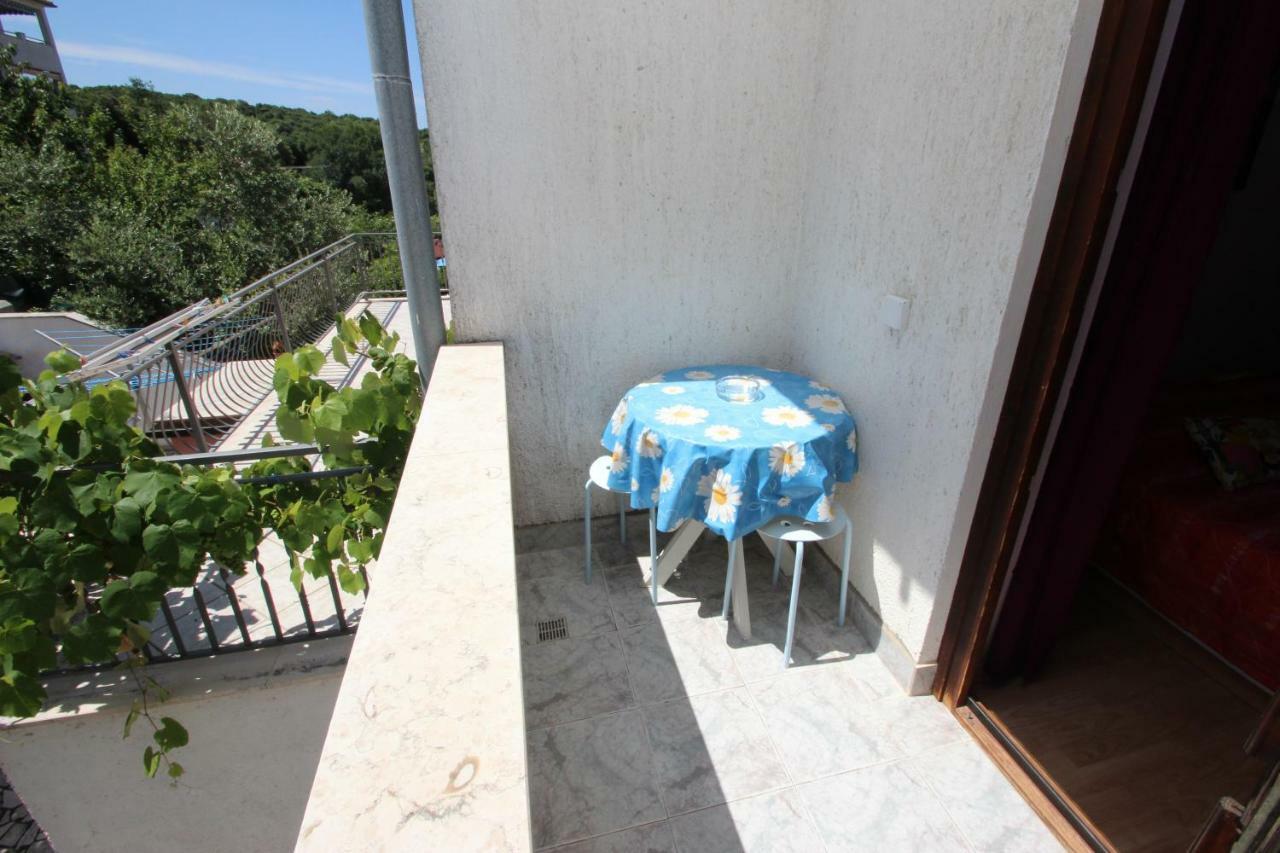 Apartment Sandi Vrsar Exterior photo