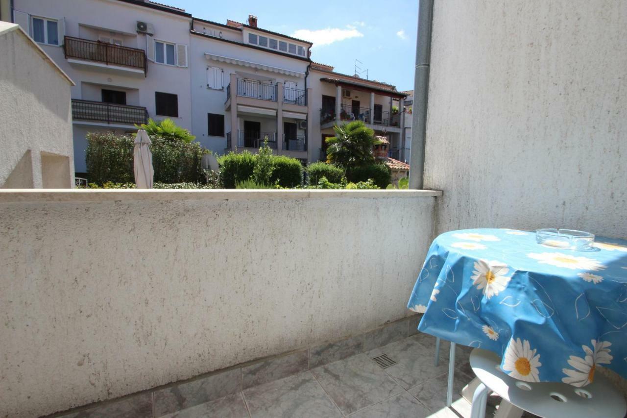 Apartment Sandi Vrsar Exterior photo